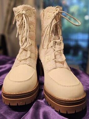 Altar’d State Cream Sherpa Combat Boots Lace Up Lug Sole 7M
